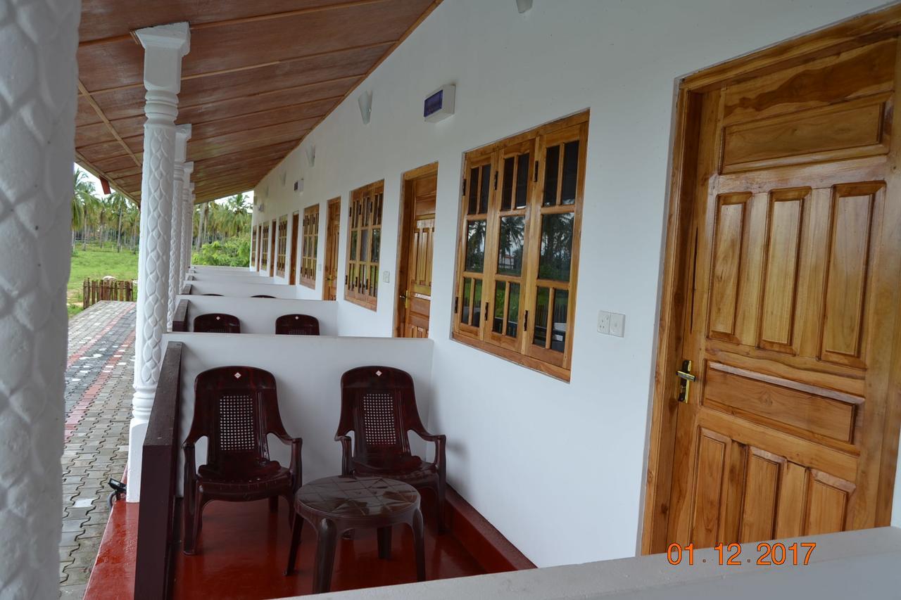 Shan Guest And Restaurant Нілавелі Екстер'єр фото